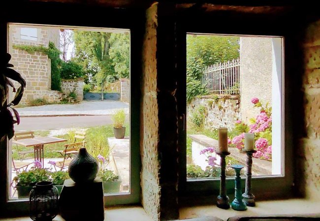 Doorkijkje vanuit de woonkamer Chateau d'Impasse